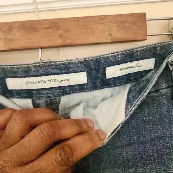 Jones new york  Broadway flare size 8  medium wash p5022 - Picture 5 of 8